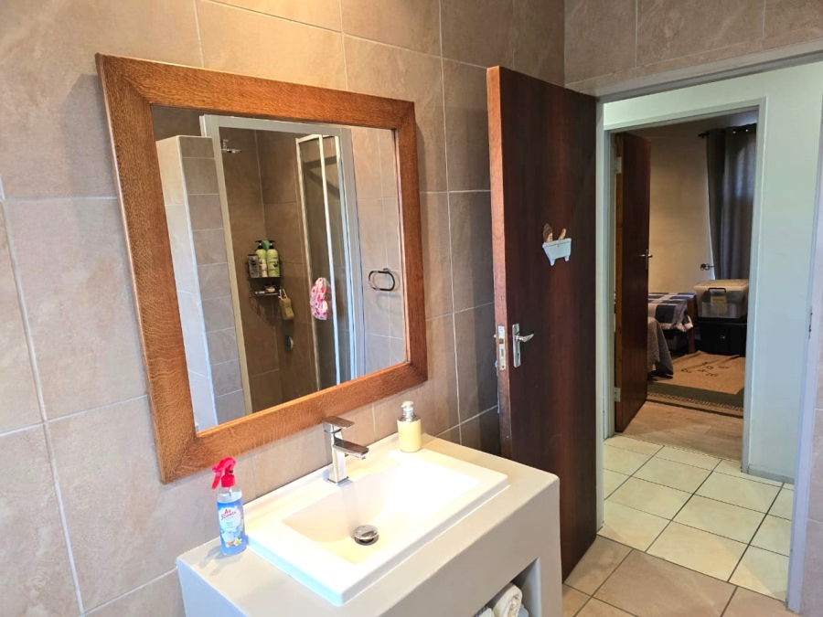 3 Bedroom Property for Sale in Denneburg Western Cape